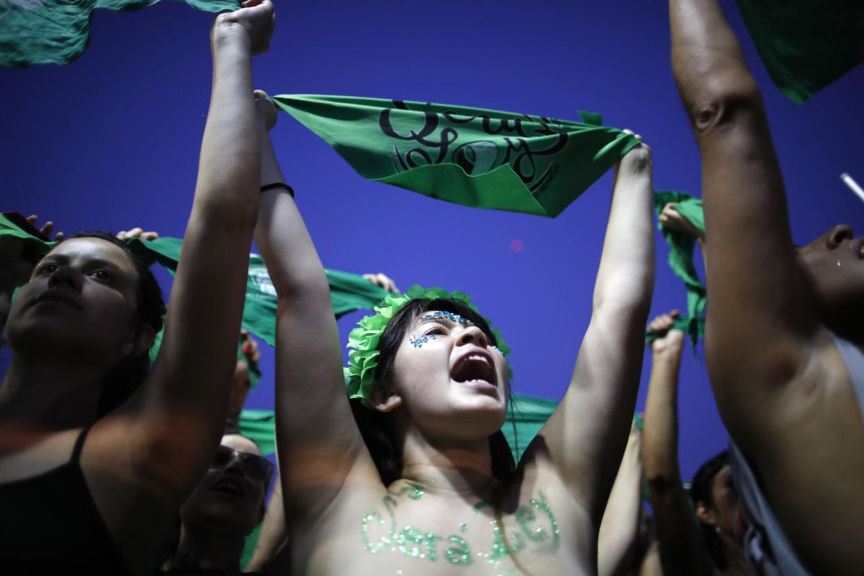 Thousands of pro-choice activists, including feminist groups from the U.S. and Chile, demonstrate in favor of decriminalizing abortion, outside Congress in Buenos Aires, Argentina, on Feb. 19, 2020. (Photo: ASSOCIATED PRESS)