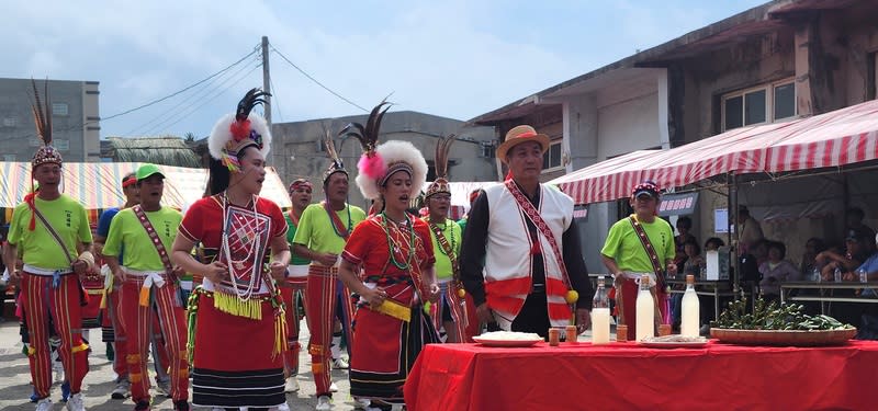 澎湖原住民聯合豐年祭（1） 澎湖縣原住民聯合豐年祭28日在馬公東文原住民部落 廣場舉行，由祭師帶領各族原住民依循傳統祭儀，祈 求庇佑族群平安並傳承傳統文化。 中央社  113年9月28日 