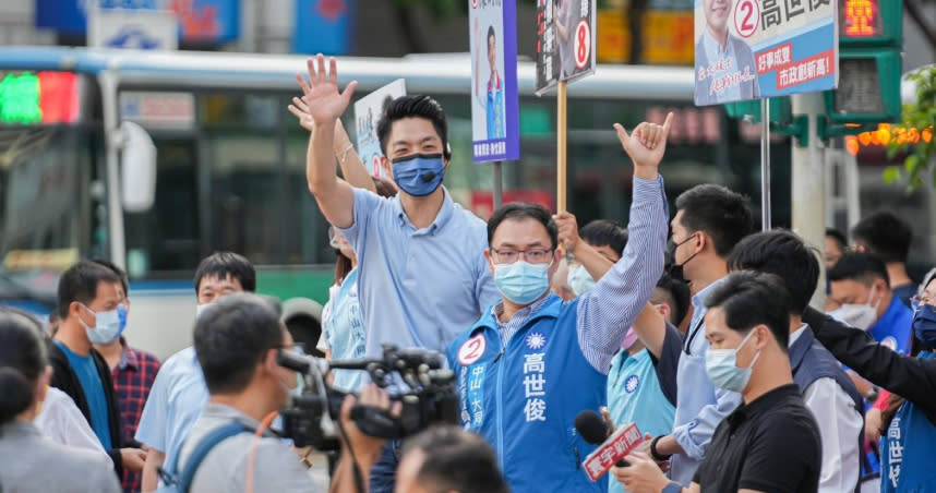 針對陳時中廣告暗酸蔣萬安是被保護好好的小白兔，蔣萬安今天回應，他的競選廣告就是把政見明白的告訴選民，至於他像不像陳口中的小白兔？蔣萬安只說了一句話「謝謝」。（圖/蔣萬安競總提供、報系資料照）