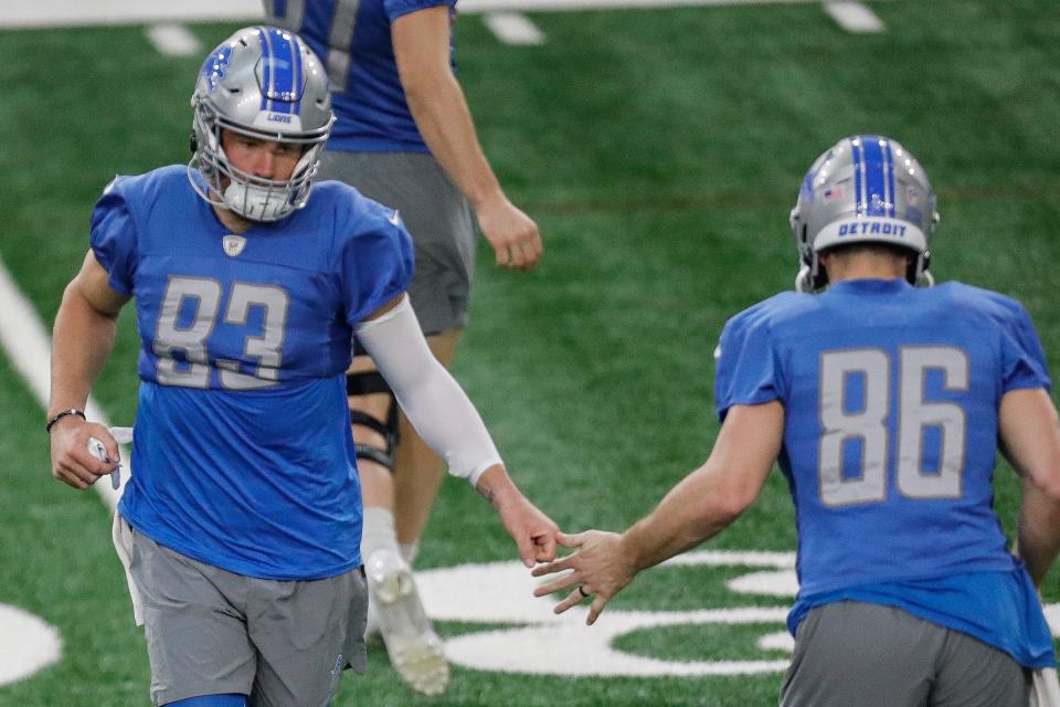 Detroit Lions tight end Zach Ertz shakes hands with tight end Anthony Firkser at practice at Detroit Lions headquarters and training facility in Allen Park on Thursday, Jan. 25, 2024.