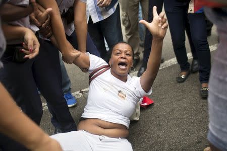 Cuban security personnel detain a member of the Ladies in White dissident group during a protest on International Human Rights Day, Havana December 10, 2015. REUTERS/Alexandre Meneghini