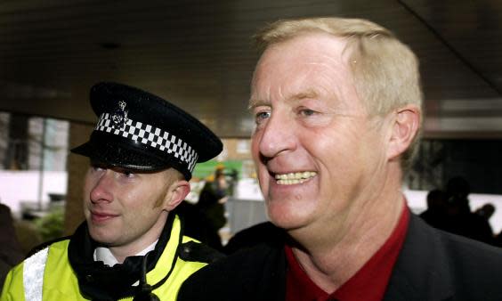 Chris Tarrant arrives at the Ingrams‘ trial in 2003 (Getty)