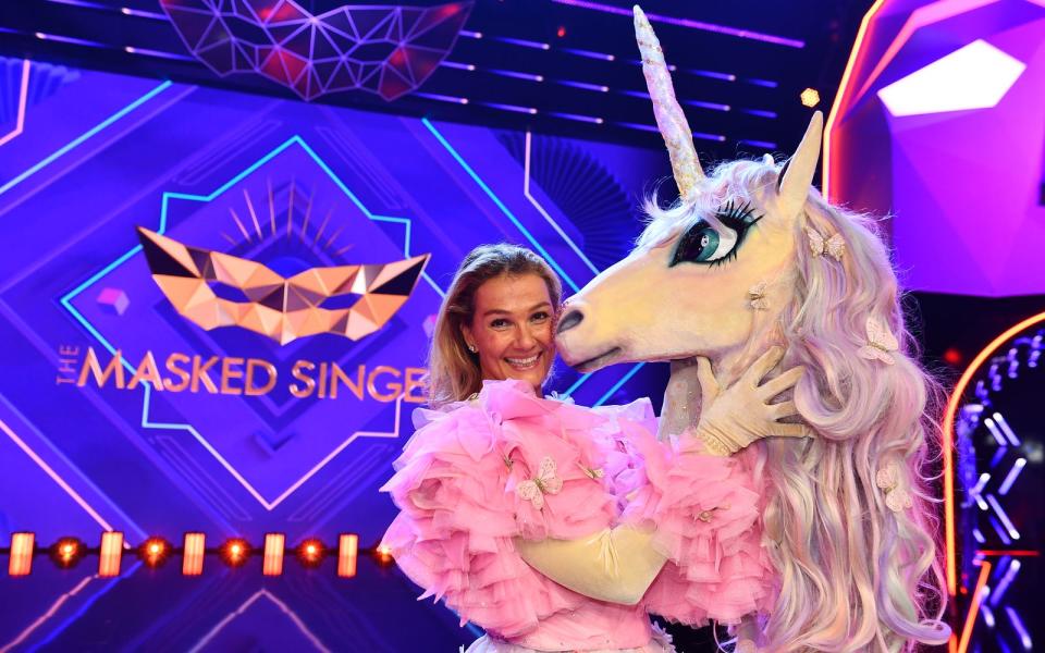 "Eigentlich singe ich nur unter der Dusche." Schwimm-Legende Franziska van Almsick wurde bei "The Masked Singer" (ProSieben) als das Einhorn enttarnt. (Bild: ProSieben/Willi Weber)