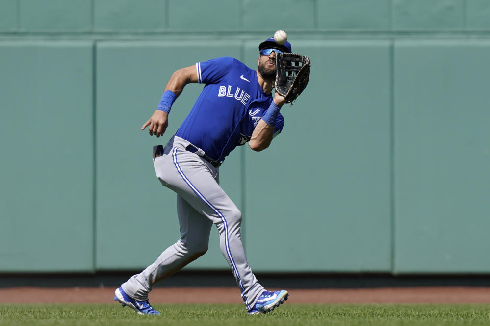 Young Blue Jays fan ecstatic with gift from Kevin Kiermaier