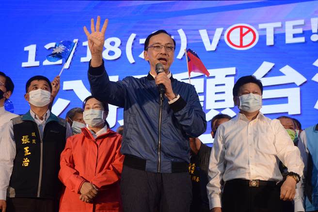 國民黨主席朱立倫到花蓮說明公投立場，呼籲鄉親「四個都同意，台灣更美麗」。（王志偉攝）