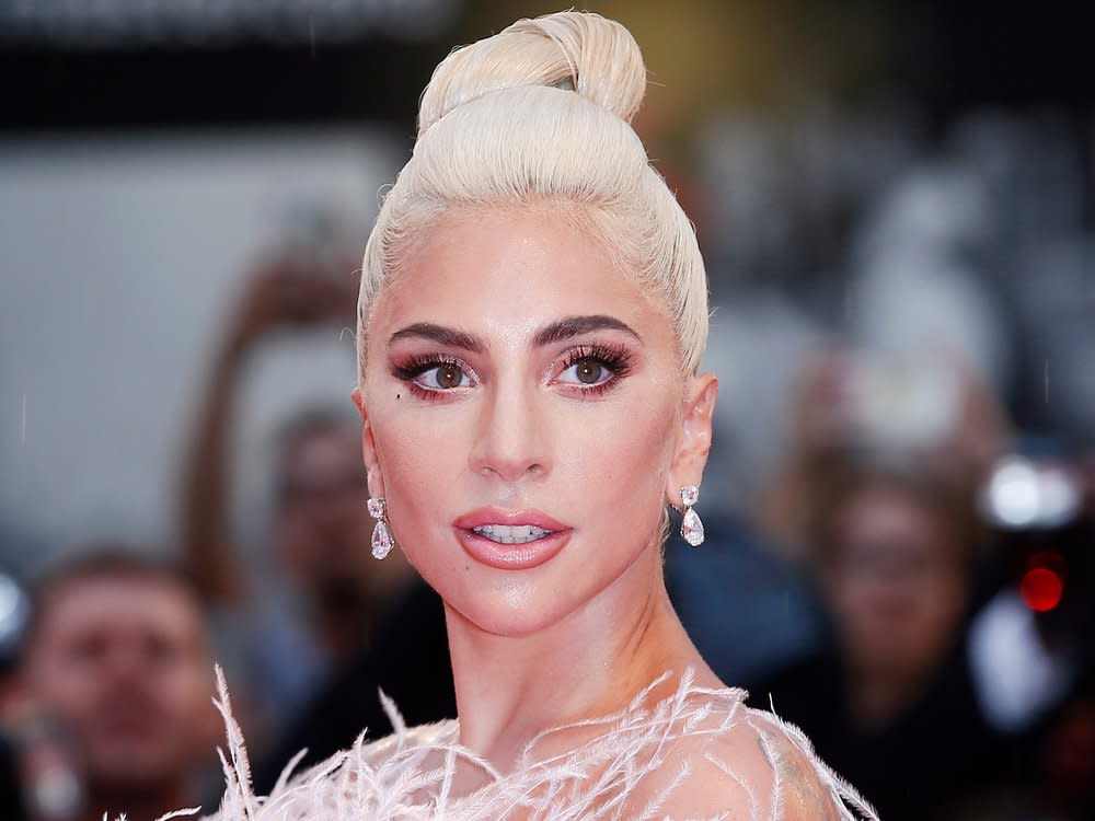 Lady Gaga dementiert Gerüchte um eine mögliche Schwangerschaft auf TikTok. (Bild: Andrea Raffin/Shutterstock.com)