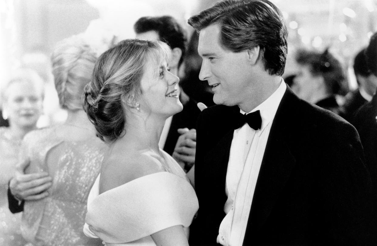 Meg Ryan and Bill Pullman play Annie and Walter in 