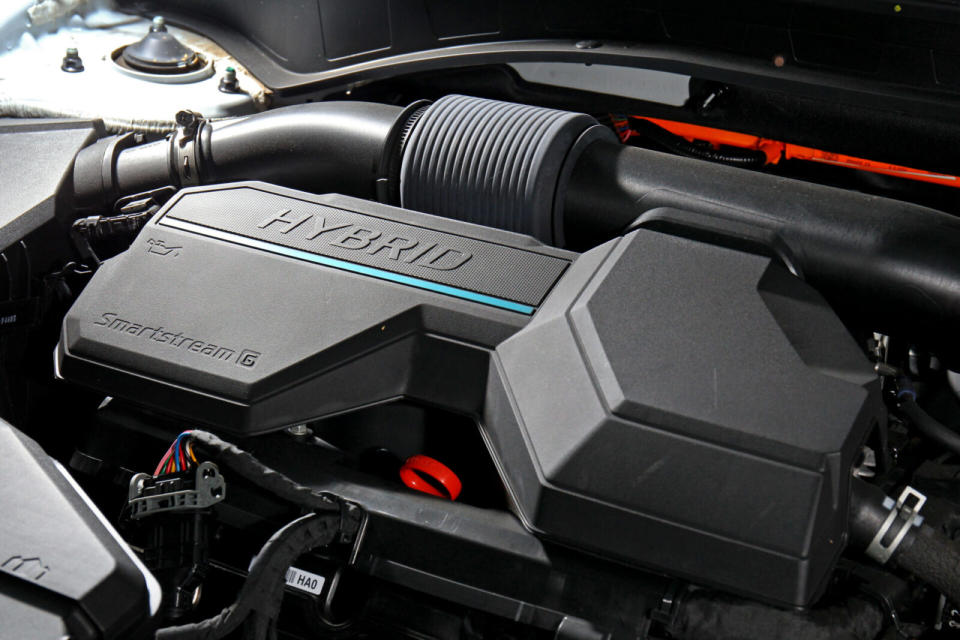 1.6升Turbo Hybrid渦輪增壓油電混合動力一旦加上永磁馬達協助，可一舉獲得230匹飽滿綜效馬力。