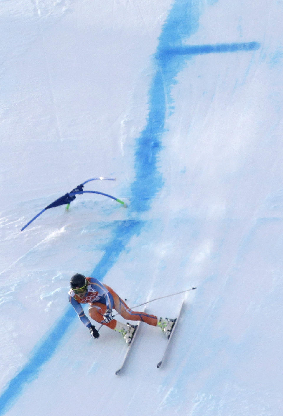 Norway's Kjetil Jansrud passes a gate near the end of his run in the men's super-G at the Sochi 2014 Winter Olympics, Sunday, Feb. 16, 2014, in Krasnaya Polyana, Russia. (AP Photo/Lee Jin-man)