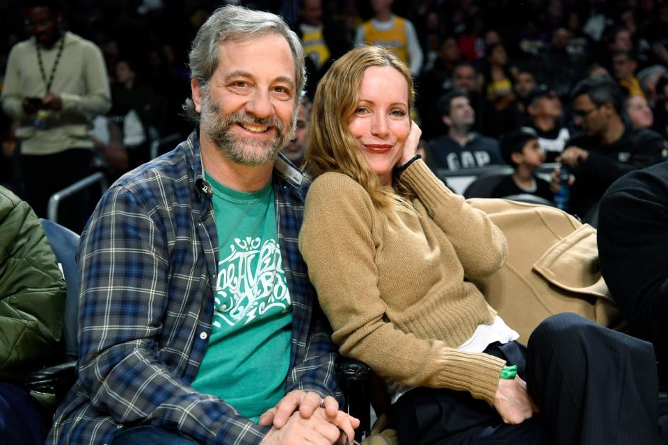 <p>Judd Apatow and Leslie Mann enjoy a date night while attending the Oklahoma City Thunder and Los Angeles Lakers game at Crypto.com Arena on March 24 in Los Angeles, California.</p>