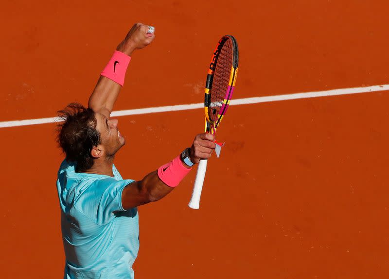 Foto del domingo de Rafael Nadal celebrando tras ganar su partido de octavos de final en Roland Garros ante el estadounidense Sebastian Korda