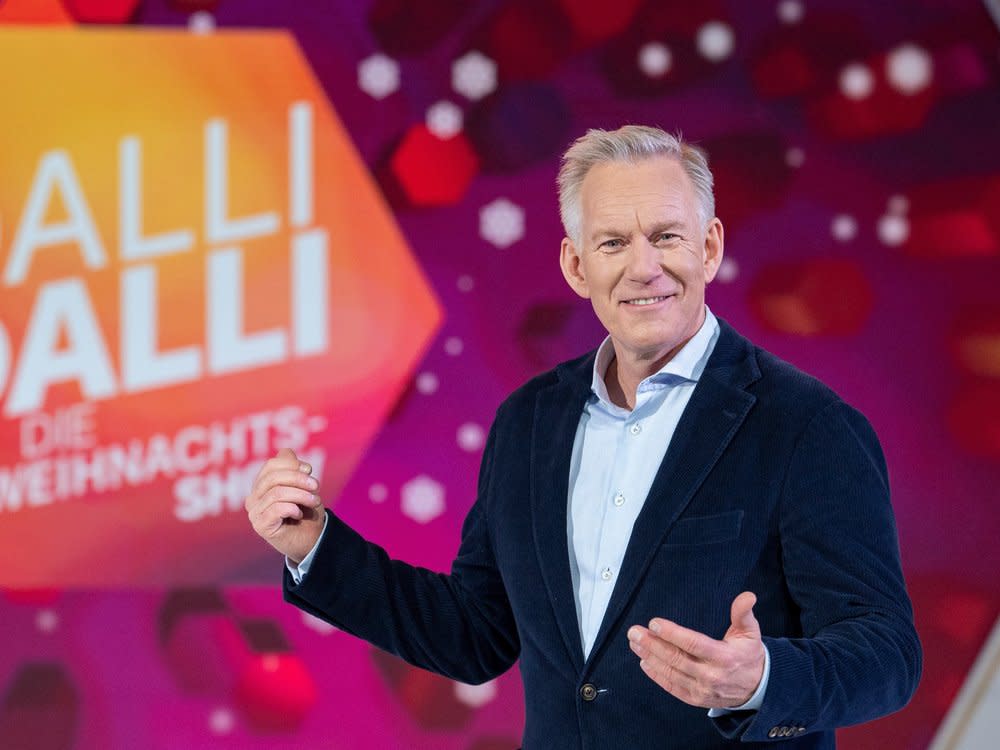 "Dalli Dalli - Die Weihnachtsshow": Johannes B. Kerner moderiert die Spezialausgabe des Klassikers. (Bild: ZDF/Sascha Baumann)