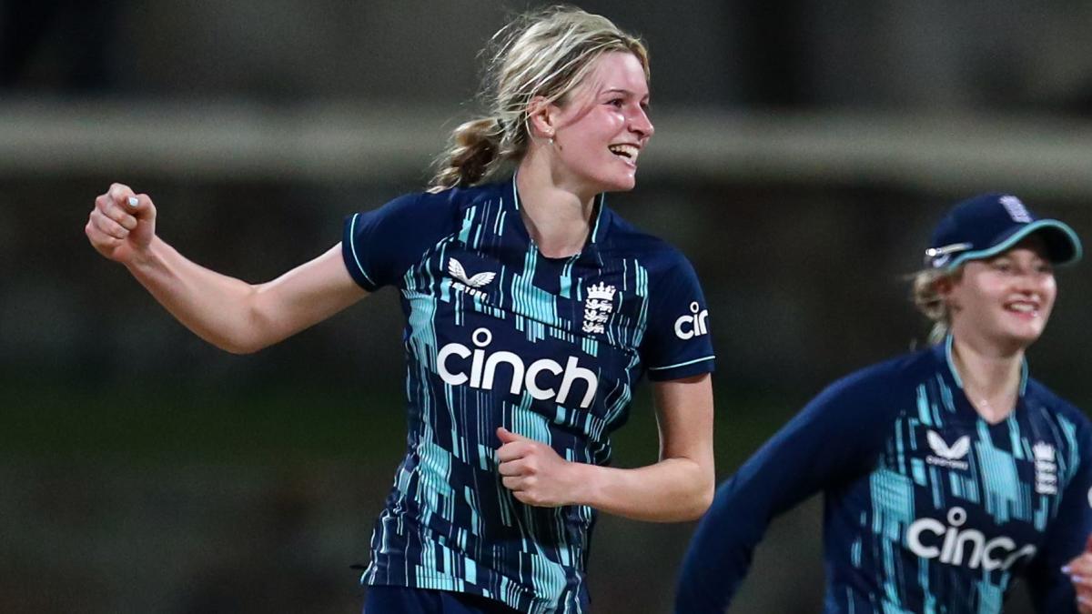 Lauren Bell backed to lead England's seam attack for years to come - Yahoo  Sport