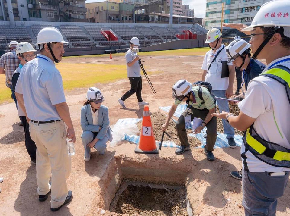 新竹市政府把球場當成挽救市長聲望的提款機來消費，確實有愧市民的付託。（圖：新竹市政府臉書）