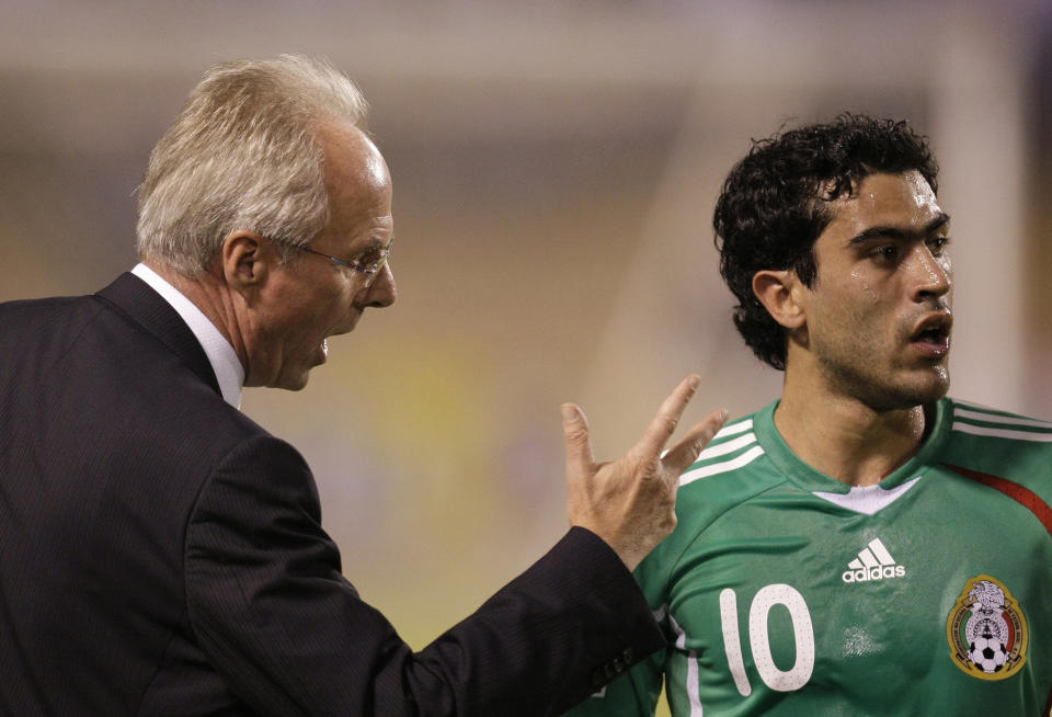 FILE - Then Mexico's coach Sven-Goran Eriksson, of Sweden, talks with his player Nery Castillo during a 2010 World Cup qualifying soccer game against Honduras in San Pedro Sula, Honduras, Wednesday, April 1, 2009. Swedish soccer coach Sven-Goran Eriksson says he has cancer and might have less than a year to live. The former England coach has told Swedish Radio he discovered he had cancer after collapsing suddenly. (AP Photo/Gregory Bull, File)