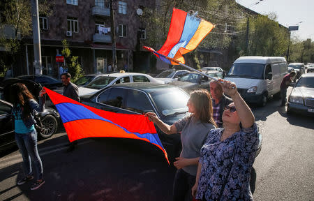 Armenian opposition supporters wave national flags as they block a road after protest movement leader Nikol Pashinyan announced a nationwide campaign of civil disobedience in Yerevan, Armenia May 2, 2018. REUTERS/Gleb Garanich