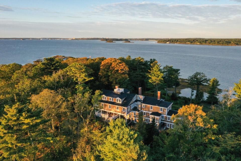 High society holiday home: Clapboard Island, Maine (Clapboard Island)