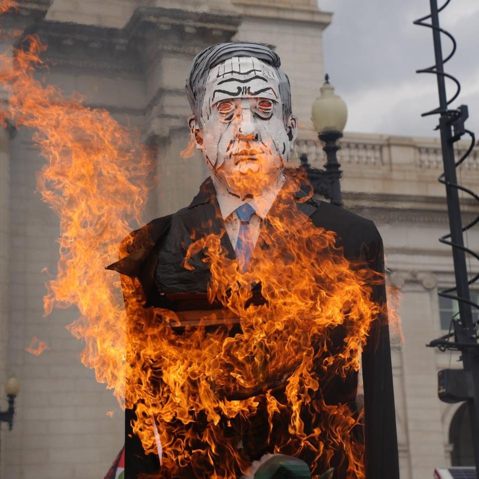 Protesters burn an effigy of Netanyahu