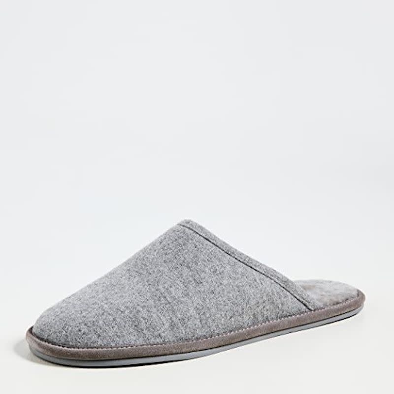 <p><a href="https://go.redirectingat.com?id=74968X1596630&url=https%3A%2F%2Fwww.shopbop.com%2Fhampton-slipper-vince%2Fvp%2Fv%3D1%2F1565394654.htm&sref=https%3A%2F%2Fwww.esquire.com%2Fstyle%2Fadvice%2Fg3162%2Fslippers-for-men%2F" rel="nofollow noopener" target="_blank" data-ylk="slk:Shop Now;elm:context_link;itc:0;sec:content-canvas" class="link rapid-noclick-resp">Shop Now</a></p><p>Hampton Slippers</p><p>shopbop.com</p><p>$130.00</p>