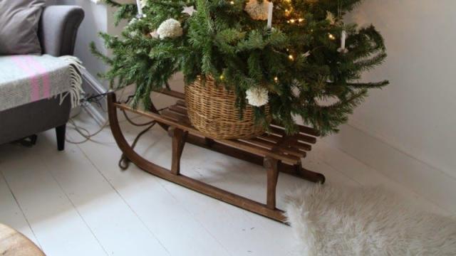 Winter Wonderland Christmas Tree + Easy Boa Tutorial - The Crafting Nook