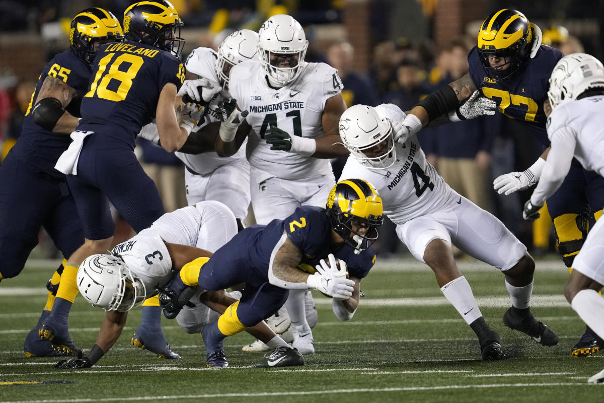 I giocatori del Michigan “attaccano” in una rissa nel tunnel post-partita con i giocatori dello Stato del Michigan