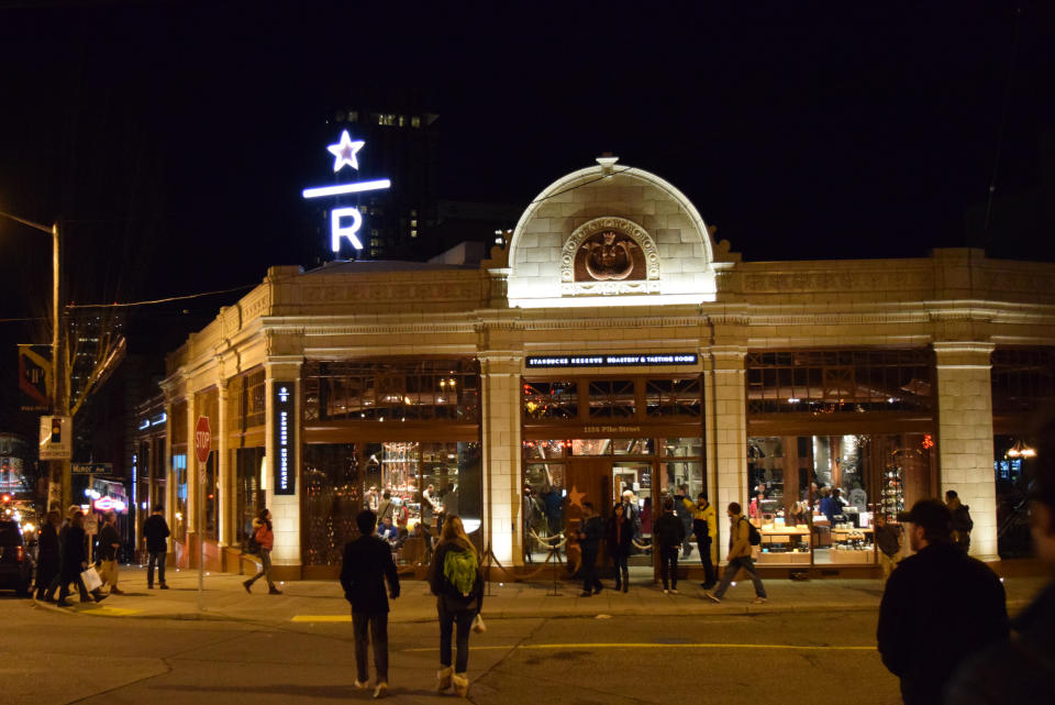 Starbucks abrió su primer Reserve Roastery en 2014 en Seattle, donde se encuentra la sede central de la compañía, y rápidamente se convirtió en un gran éxito, por lo que decidieron inaugurar otros en distintos lugares del mundo. (Foto: Getty Images).