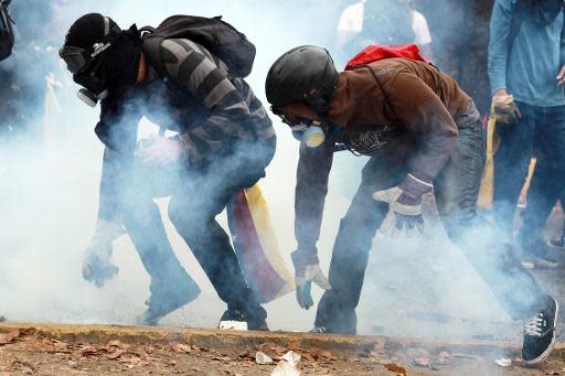Estudiantes protestan en Caracas el 3 de abril contra el gobierno del presidente Nicolás Maduro (AFP | Federico Parra)