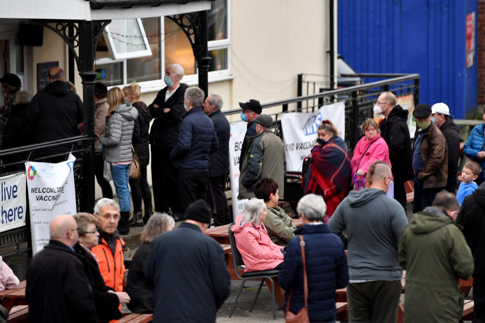 MANCHESTER, ENGLAND - OCTOBER 27: Members of the public queue outside The New Stalybridge Labour Club where a vaccination centre offering  COVID-19 booster vaccinations has opened on October 27, 2021 in Manchester, United Kingdom. The service was advertised as appointment only before members of the public arrived and were made to queue for up to one hour. (Photo by Anthony Devlin/Getty Images)