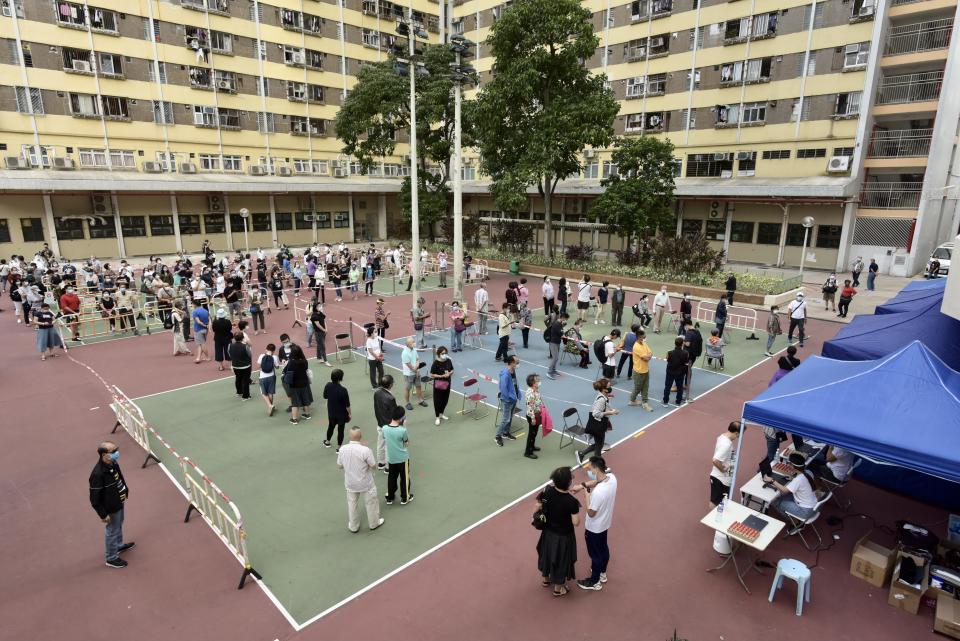 HONG KONG, CHINA - NOVEMBER 09: People line up for coronavirus testing at a temporary COVID-19 testing centre on November 9, 2020 in Hong Kong, China. (Photo by Li Zhihua/China News Service via Getty Images)