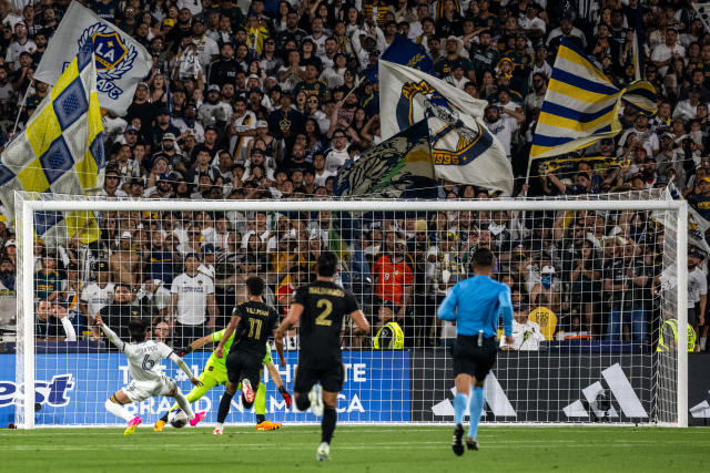 LA Galaxy, helped make Memories at the Rose Bowl