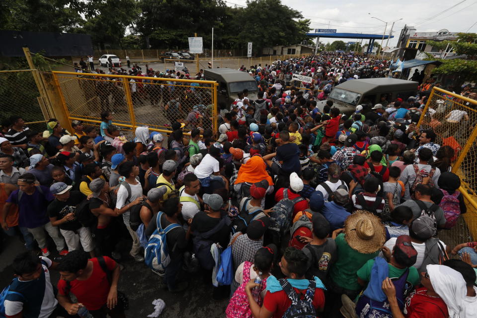 FOTOS | Así rompieron los migrantes el cerco fronterizo para entrar a México