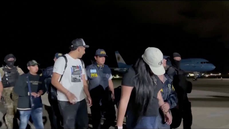 Argentine authorities transport detained relatives of ecuadorian criminal 'Fito' Macias