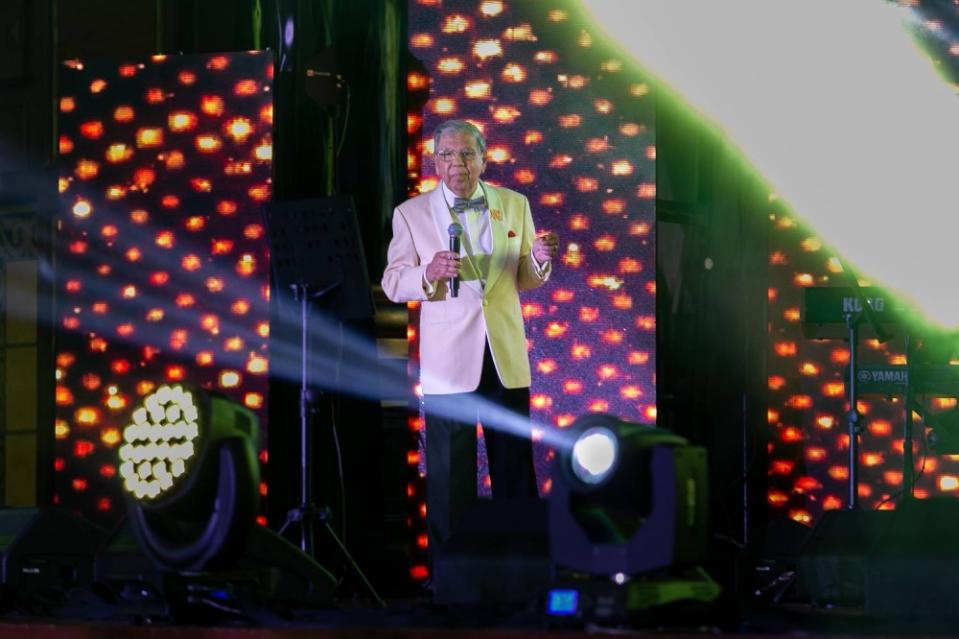 Sunway deputy executive chairman, Tan Sri Razman M Hashim took the centre stage for a performance at the 2022 Sunway-MAF Red Ribbon Gala. —  Picture by Raymond Manuel 