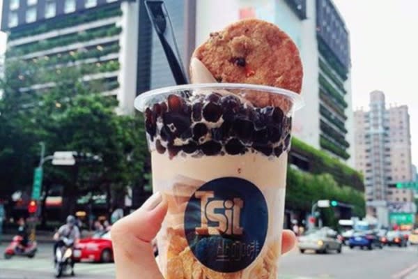 ISIT做咖啡三店特別推出阿薩姆珍珠奶茶聖代。（圖片來源／ISIT）
