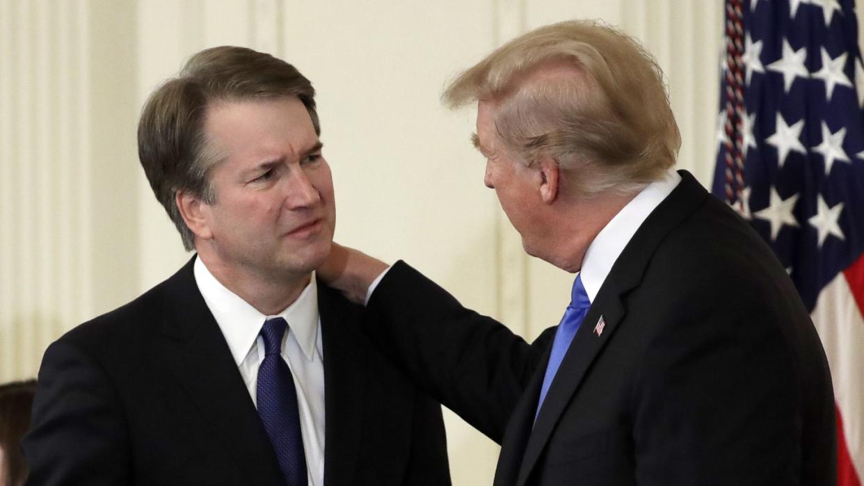 US-Präsident Donald Trump steht hinter seinem Kandidaten für den Supreme-Court-Posten, Brett Kavanaugh (l). Foto: Evan Vucci/AP