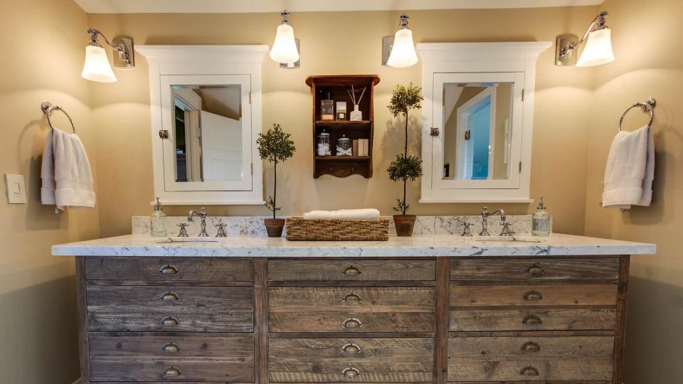 A shot of a modern bathroom.