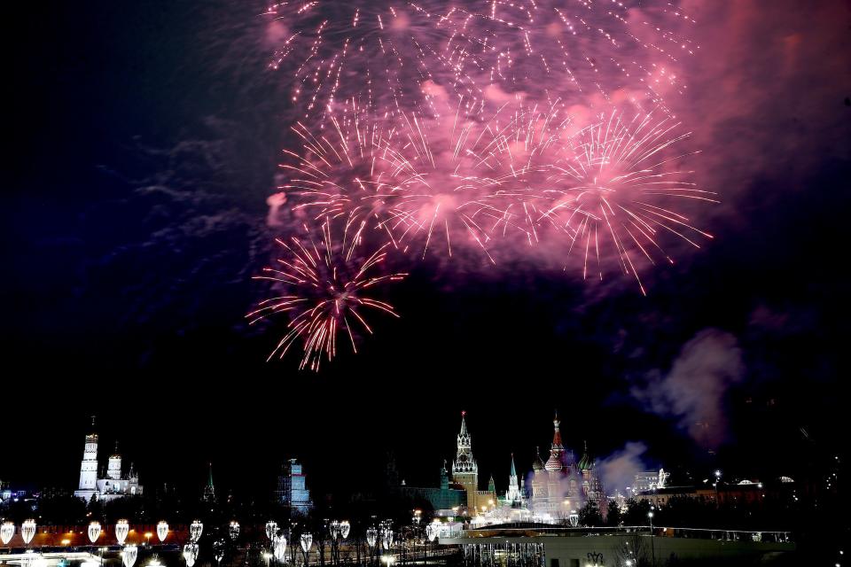 Fireworks light up the sky over the Bolshoy Kamenny Bridge with the Red Square and Kremlin Palace in the background during New Year's celebrations in Moscow, Russia on January 1, 2018. (Photo: Anadolu Agency via Getty Images)