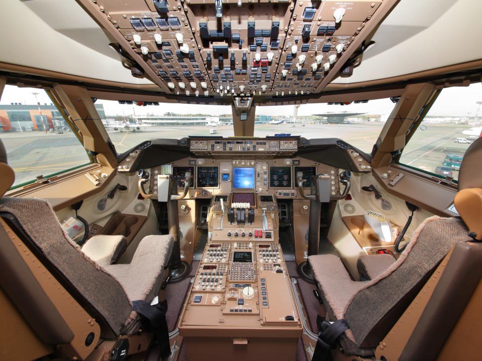 Boeing 747-8i Cockpit