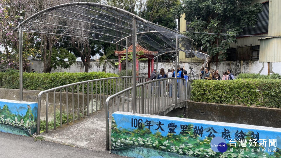 早年臺中農田水利會利用灌溉溝渠浮覆地闢建丘逢甲紀念公園。