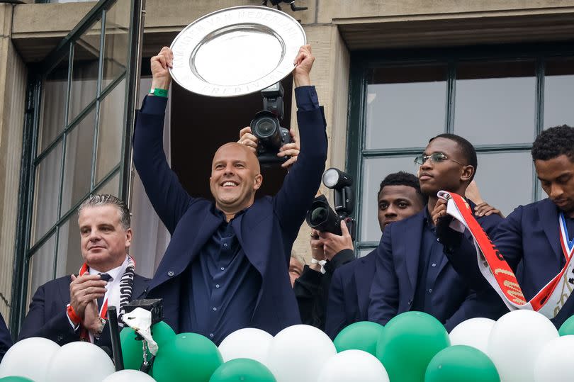 Arne Slot celebrates Feyenoord winning the 2022/23 Eredivisie title