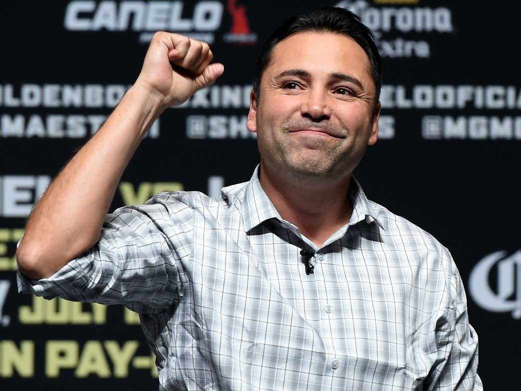 Oscar De La Hoya fist