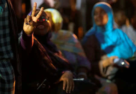 A demonstrator gestures as she attends a protest rally demanding Sudanese President Omar Al-Bashir to step down outside Defence Ministry in Khartoum, Sudan April 10, 2019. REUTERS/Stringer