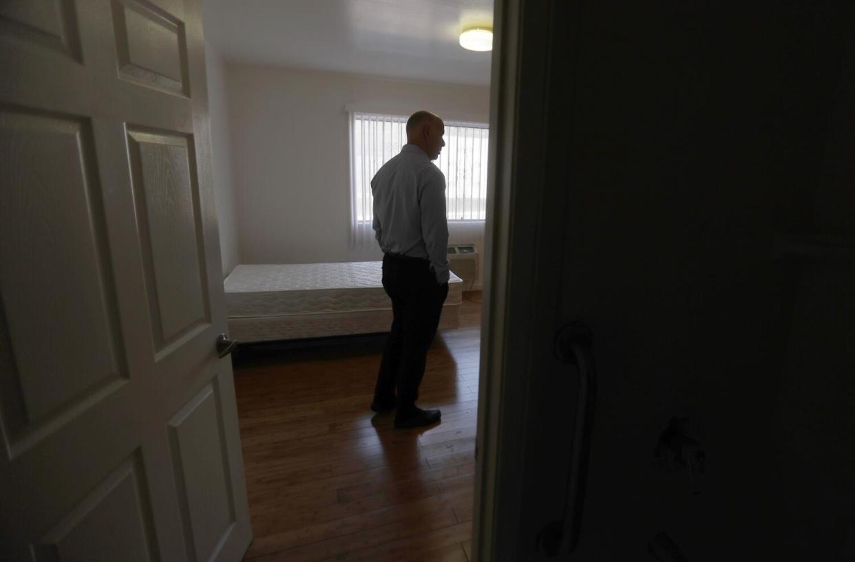 Tod Lipka stands in a vacant motel room.