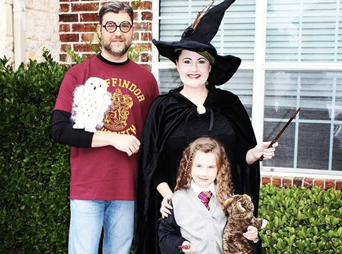 24 Family Halloween Costumes Everyone Can Get In On