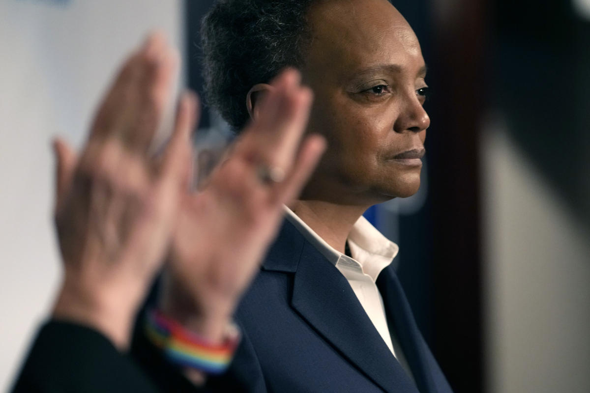 #Chicago Mayor Lightfoot ousted; Vallas, Johnson in runoff