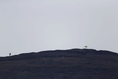 A Kurdish People's Protection Unit (YPG) fighter takes up position on a hill to the west of the Syrian town of Kobani, as seen from the Mursitpinar border crossing, on the Turkish-Syrian border in the southeastern town of Suruc in Sanliurfa province October 25, 2014. REUTERS/Kai Pfaffenbach