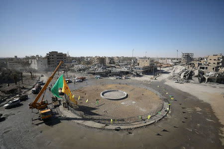 Flags of Syrian Democratic Forces are placed at Naim roundabout after the liberation, in Raqqa, Syria October 18, 2017. REUTERS/Rodi Said