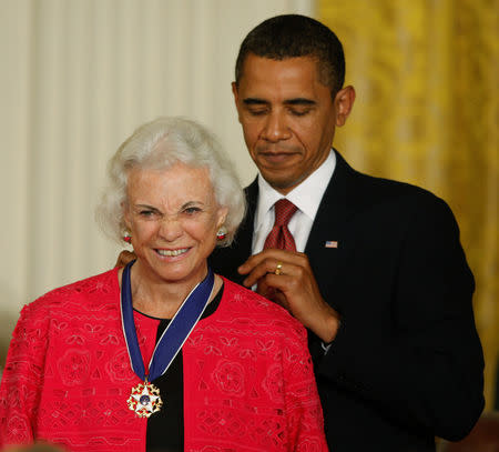 FILE PHOTO: U.S. President Barack Obama (R) presents the Medal of Freedom to the first female Supreme Court Justice, Sandra Day O'Connor, during a ceremony in the East Room of the White House in Washington, August 12, 2009. REUTERS/Jason Reed/File Photo