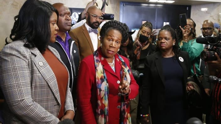 Rep. Sheila Jackson Lee (center) speaks to the media before a hearing at Tulsa County Courthouse Monday in Tulsa, Okla. A judge ruled Monday that a lawsuit can proceed that seeks reparations for survivors and descendants of victims of the 1921 Tulsa Race Massacre. (Photo: Stephen Pingry/Tulsa World via AP)