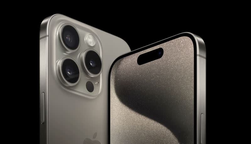 iPhone 15 今年新色鈦金屬色。（圖／翻攝自蘋果發表會）